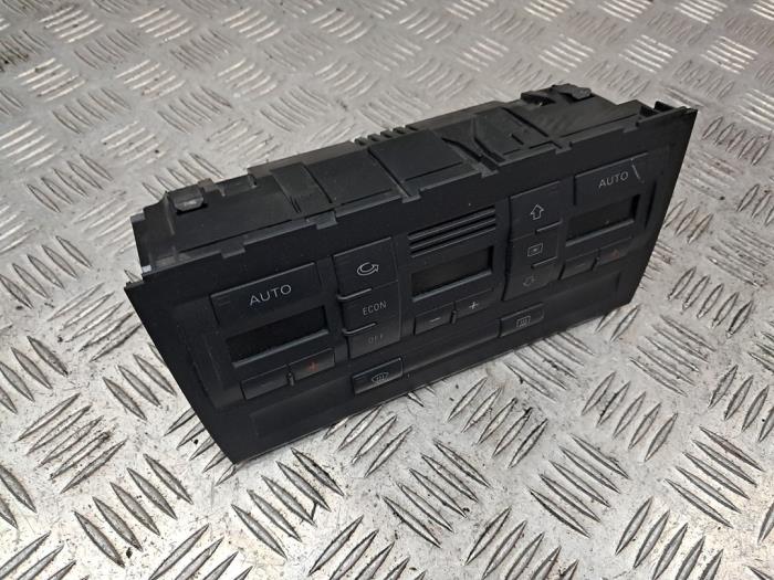 Używane Panel climatronic Audi A4 (B7) 2.0 TFSI 20V Cena € 75,00 Procedura marży oferowane przez autodemontage denollen