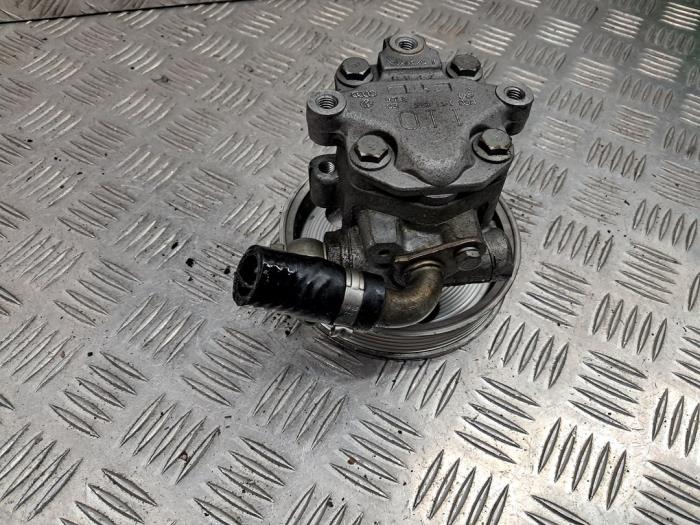 Usagé Pompe de direction Audi A4 (B6) 2.0 20V Prix € 40,00 Règlement à la marge proposé par autodemontage denollen