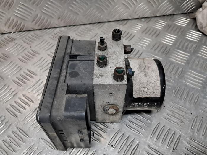 Usagé Bloc ABS Renault Vel Satis (BJ) 3.5 V6 24V Autom. Prix € 47,00 Règlement à la marge proposé par autodemontage denollen