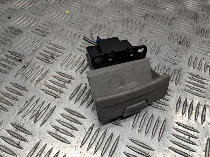 Gebrauchte Handbremse Schalter Renault Vel Satis (BJ) 3.5 V6 24V Autom. Preis € 19,95 Margenregelung angeboten von autodemontage denollen