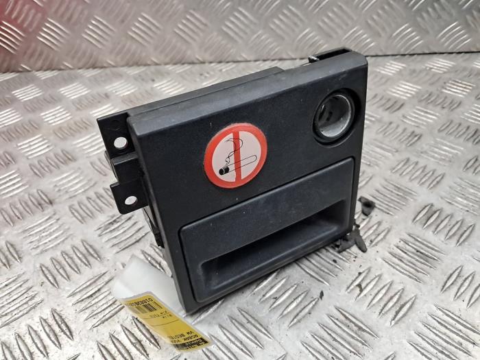 Begagnade Askkopp, fram Volkswagen Transporter/Caravelle T4 2.5 TDI Pris € 25,00 Marginaltabell erbjuds av autodemontage denollen