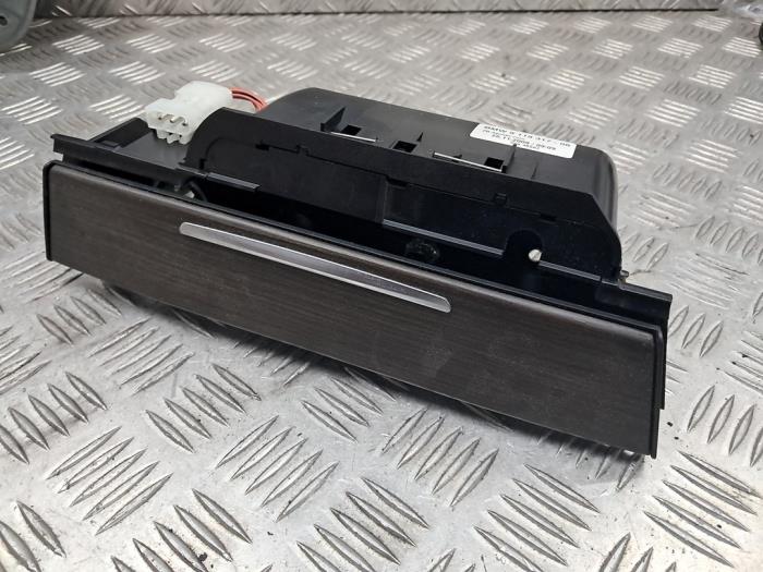 Begagnade Askkopp, fram BMW 7 serie (F01/02/03/04) 740d 24V Pris på förfrågan erbjuds av autodemontage denollen