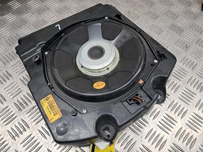 Używane Subwoofer BMW 7 serie (F01/02/03/04) 740d 24V Cena € 49,95 Procedura marży oferowane przez autodemontage denollen