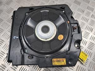 Subwoofer z BMW 7 serie (F01/02/03/04) 740d 24V 2011