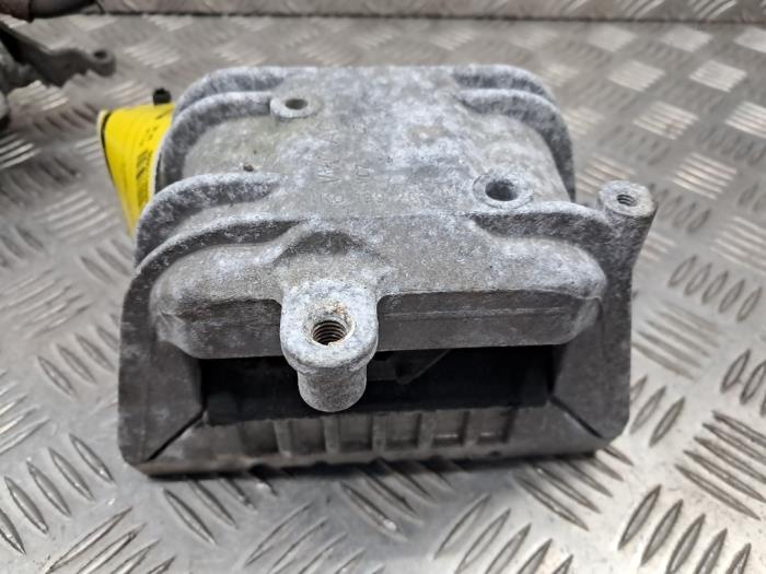 Used Engine mount Seat Altea (5P1) 2.0 FSI 16V Price € 24,95 Margin scheme offered by autodemontage denollen
