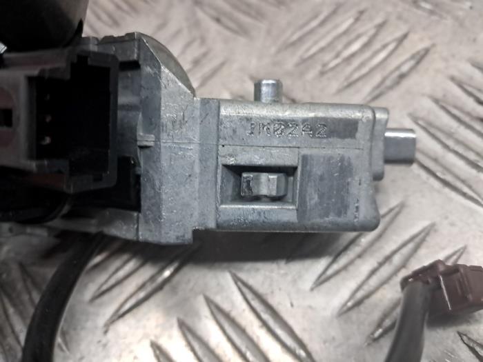Używane Stacyjka + Kluczyk Citroen C3 (SC) 1.1 Cena € 50,00 Procedura marży oferowane przez autodemontage denollen