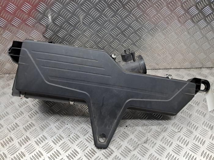 Begagnade Luftfilterhus BMW 1 serie (F20) 116i 1.6 16V Pris € 75,00 Marginaltabell erbjuds av autodemontage denollen