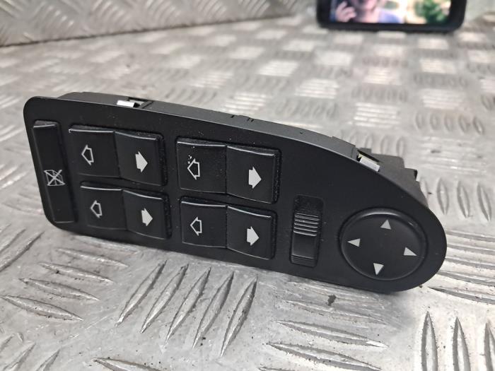 Usados Interruptor de ventanilla eléctrica BMW 5 serie (E39) 520i 24V Precio € 24,95 Norma de margen ofrecido por autodemontage denollen