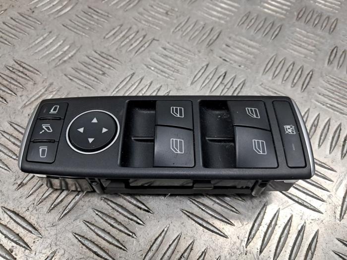 Usados Interruptor de ventanilla eléctrica Mercedes A (W176) 1.6 A-160 16V Precio € 40,00 Norma de margen ofrecido por autodemontage denollen