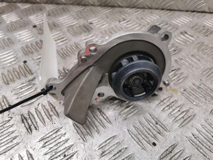 Begagnade Vattenpump Peugeot 208 II (UB/UH/UP) 1.2 Vti 12V PureTech 100 Pris på förfrågan erbjuds av autodemontage denollen