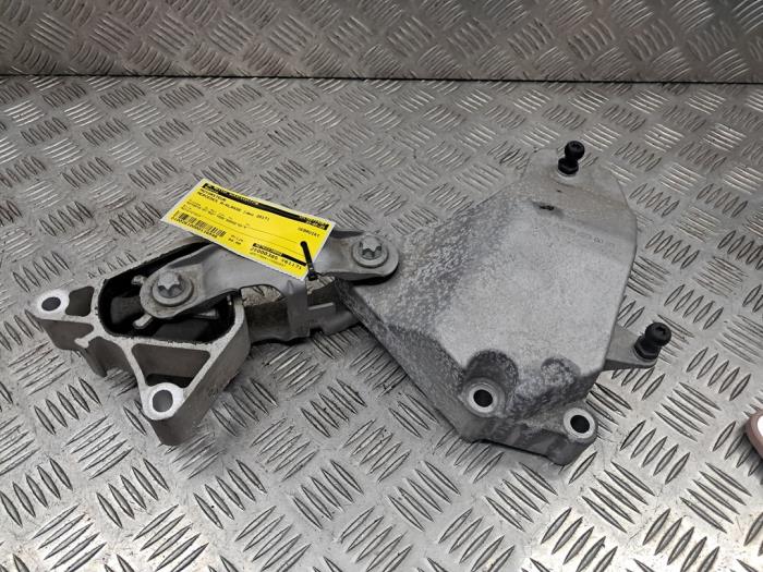 Used Engine mount Mercedes A (W176) 1.6 A-160 16V Price € 50,00 Margin scheme offered by autodemontage denollen