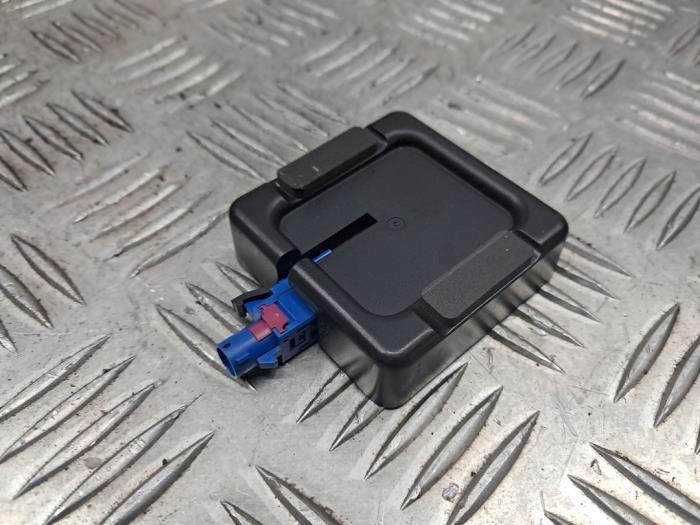 Używane Antena GPS Ford Transit Courier 1.5 EcoBlue Cena € 24,95 Procedura marży oferowane przez autodemontage denollen