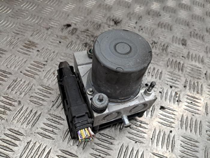 Begagnade ABS-pump Peugeot 807 2.0 HDi 16V 136 FAP Pris € 95,00 Marginaltabell erbjuds av autodemontage denollen
