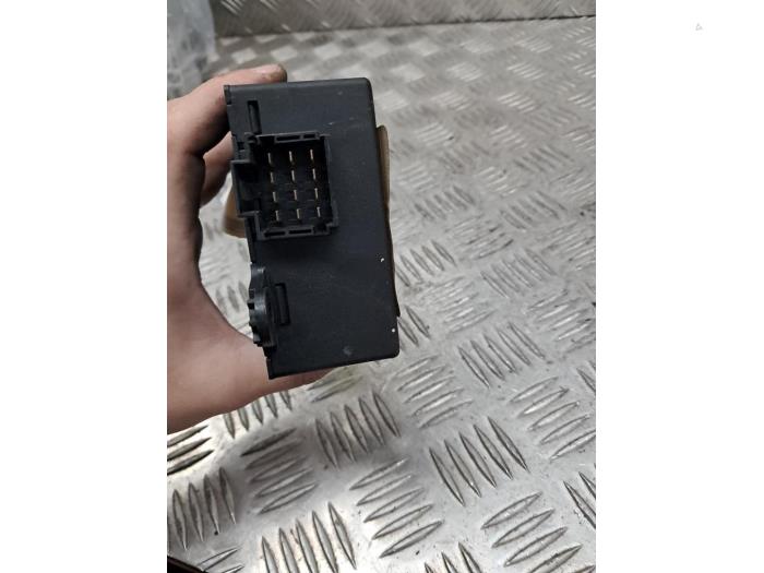 Używane Modul immobilizera Mercedes Sprinter 2t (901/902) 208 CDI 16V Cena € 25,00 Procedura marży oferowane przez autodemontage denollen