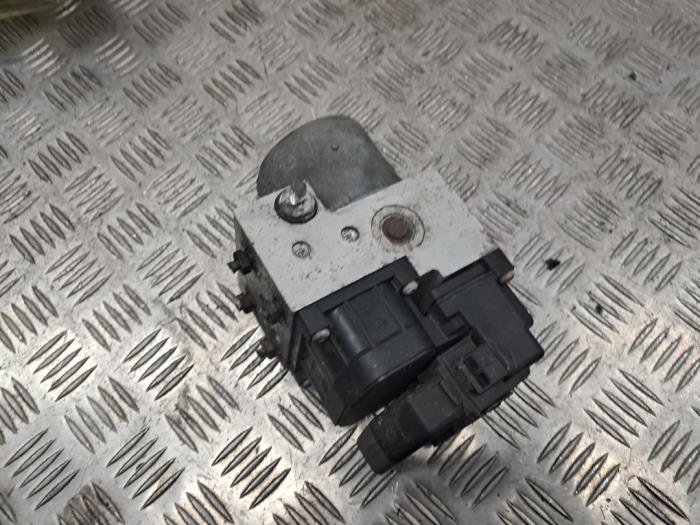 Begagnade ABS-pump Mitsubishi Space Star (DG) 1.6 16V Pris € 71,00 Marginaltabell erbjuds av autodemontage denollen