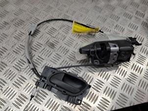 Begagnade Dörrlåsmekanism, 2-dörrars, vänster Peugeot Expert (V1/VA/VB/VE/VF/VT/VY) 1.6 Blue HDi 95 16V Pris € 48,40 Inklusive moms erbjuds av de Nollen autorecycling