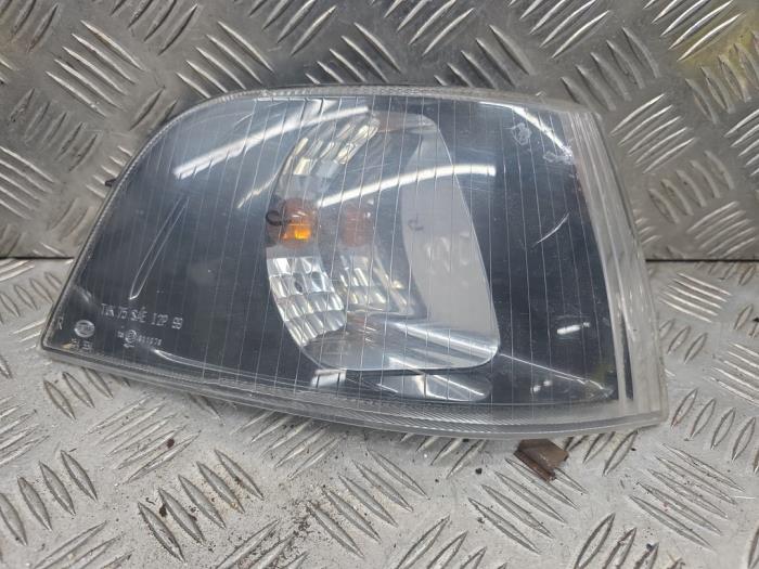 Używane Kierunkowskaz prawy Volvo V40 (VW) 1.8 16V Cena € 15,00 Procedura marży oferowane przez autodemontage denollen