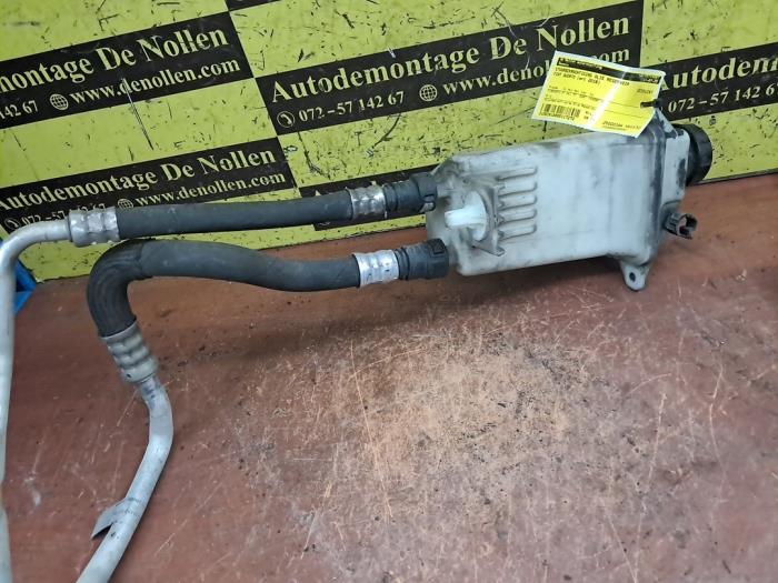 Begagnade Styrservotank Fiat Ducato (250) 2.3 D 130 Multijet Minibus Extralongo Pris € 39,95 Marginaltabell erbjuds av autodemontage denollen