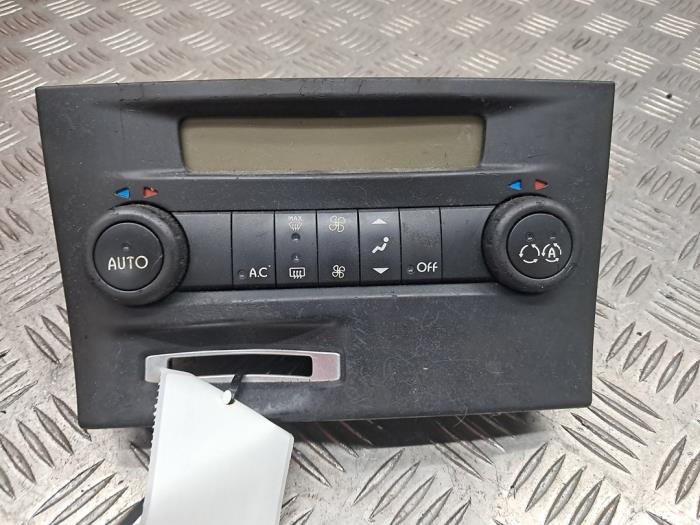 Używane Panel climatronic Renault Laguna II Grandtour (KG) 2.0 16V Cena € 40,00 Procedura marży oferowane przez autodemontage denollen
