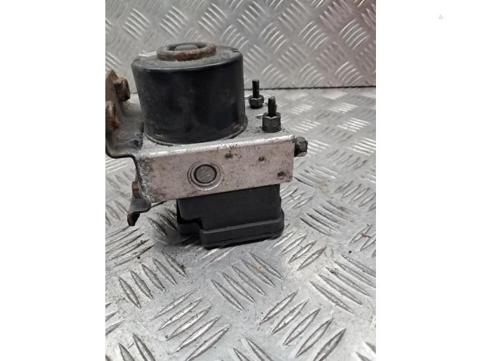 Begagnade ABS-pump Renault Twingo II (CN) 1.2 16V Pris € 71,00 Marginaltabell erbjuds av autodemontage denollen