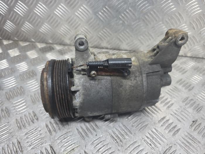 Luftkonditioneringspump från en MINI Mini One/Cooper (R50) 1.6 16V Cooper 2003