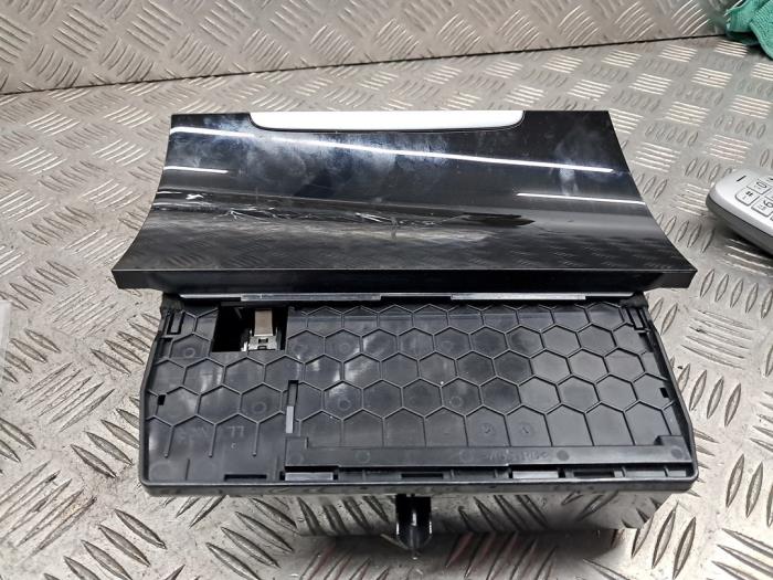 Begagnade Askkopp, fram Volkswagen Golf VII (AUA) 1.4 GTE 16V Pris € 50,00 Marginaltabell erbjuds av autodemontage denollen