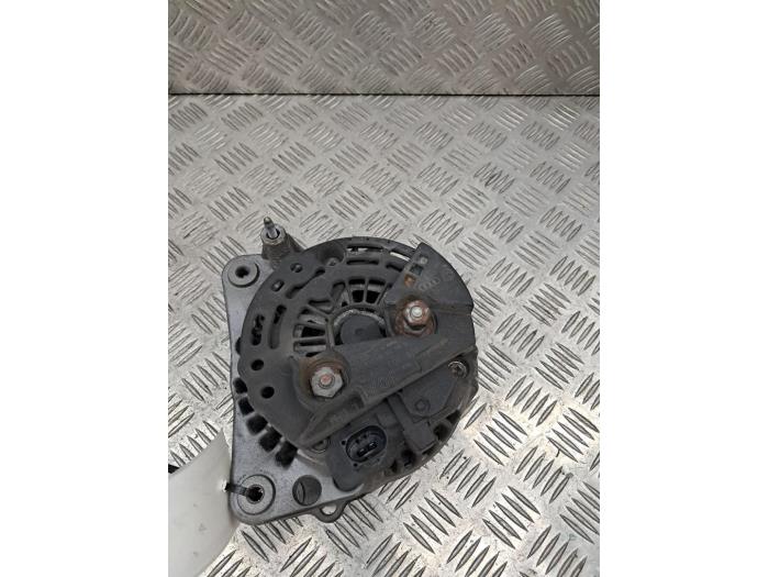 Dynamo van een Volkswagen Golf IV (1J1) 1.8 20V Turbo 1998