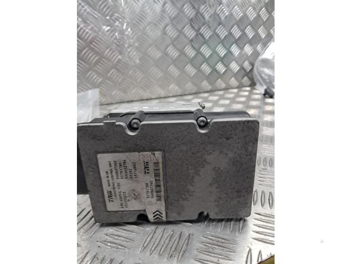 Usagé Pompe ABS Alfa Romeo 159 (939AX) 1.9 JTS 16V Prix € 47,00 Règlement à la marge proposé par autodemontage denollen