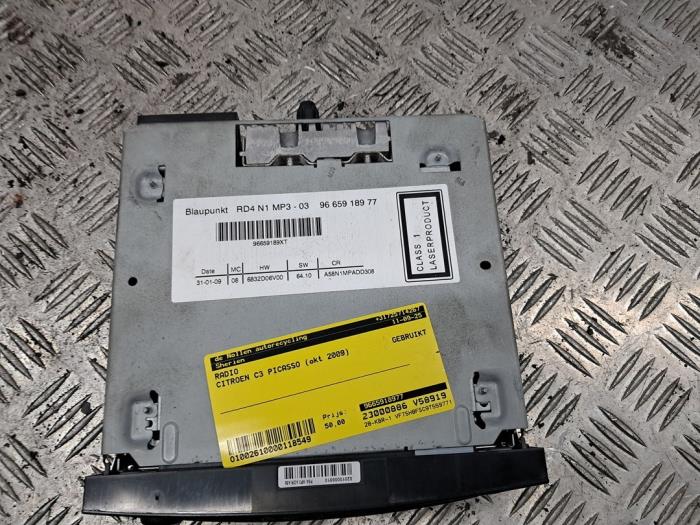 Używane Radio Citroen C3 Picasso (SH) 1.4 16V VTI 95 Cena € 50,00 Procedura marży oferowane przez autodemontage denollen