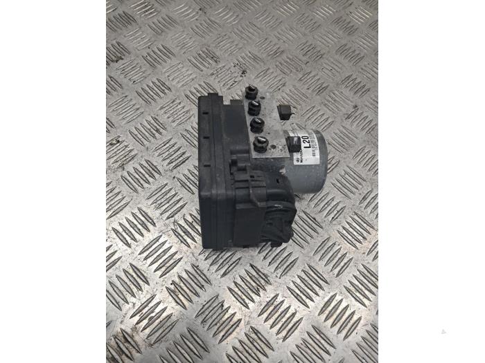 Begagnade ABS-pump Kia Rio IV (YB) 1.0i T-GDi 100 12V Pris € 142,00 Marginaltabell erbjuds av autodemontage denollen