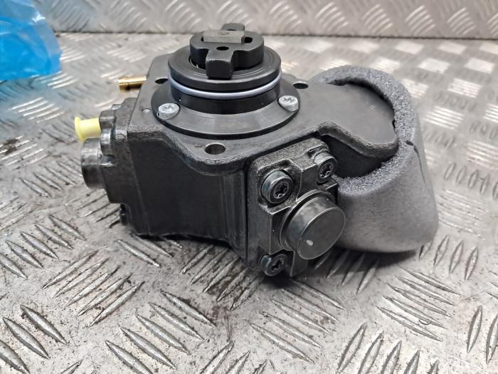 Usagé Pompe diesel Opel Astra H SW (L35) 1.3 CDTI 16V Ecotec Prix € 125,00 Règlement à la marge proposé par autodemontage denollen