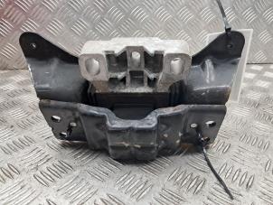 Engine mount from a Volkswagen Golf VII (AUA) 1.6 TDI 16V 2014