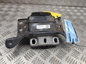 Engine mount from a Volkswagen Golf VII (AUA) 1.6 TDI 16V 2014
