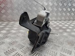 Engine mount from a Volkswagen Golf VII (AUA) 1.6 TDI 16V 2014