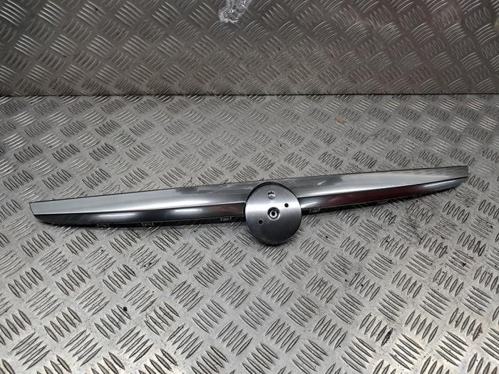 Używane Grill Fiat Punto Evo (199) 1.2 Euro 4 Cena na żądanie oferowane przez autodemontage denollen
