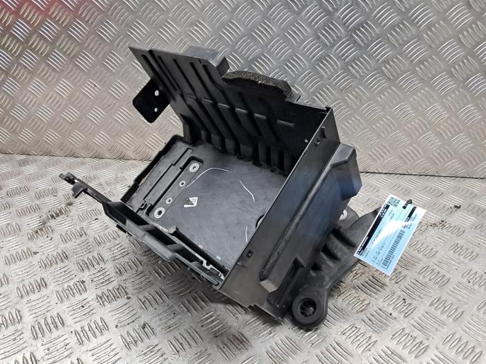 Begagnade Batterilåda Landrover Discovery Sport (LC) 2.0 P200 MHEV 16V AWD Pris € 40,00 Marginaltabell erbjuds av autodemontage denollen
