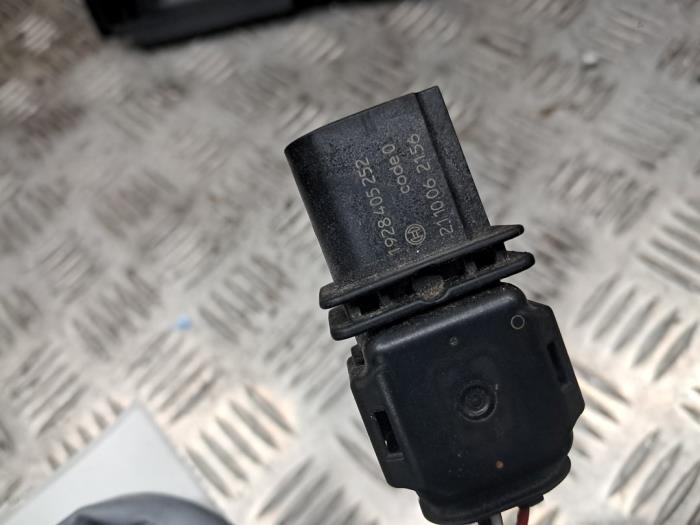 Lambda probe from a Volkswagen Touareg (7PA/PH) 3.0 TDI V6 24V BlueMotion Technology SCR 2018