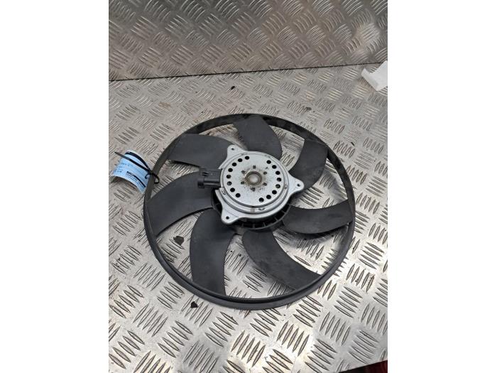 Używane Wentylator Citroen C4 Cactus (0B/0P) 1.2 PureTech 82 12V Cena € 24,95 Procedura marży oferowane przez autodemontage denollen
