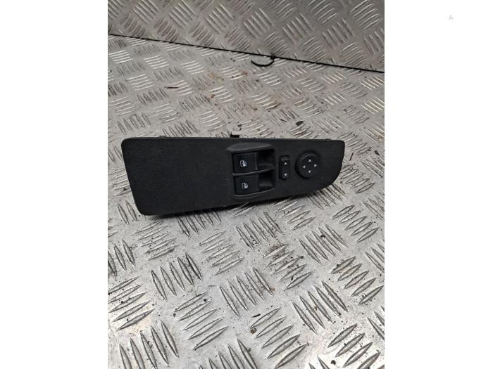 Usados Interruptor de ventanilla eléctrica Fiat Grande Punto (199) 1.3 JTD Multijet 16V 85 Actual Precio € 35,00 Norma de margen ofrecido por autodemontage denollen
