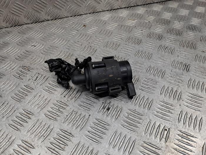 Begagnade Extra vattenpump Volkswagen Transporter T5 2.0 TDI DRF Pris € 39,95 Marginaltabell erbjuds av autodemontage denollen