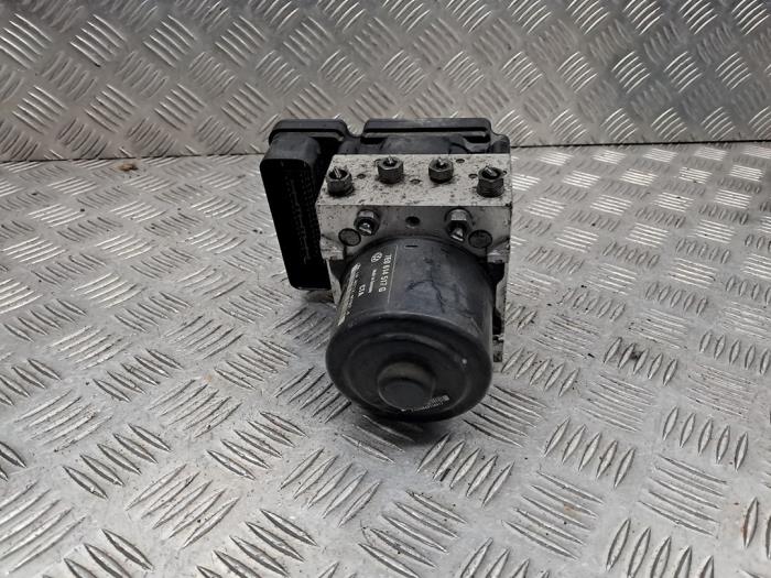 ABS Pumpe van een Volkswagen Transporter T5 2.0 TDI DRF 2013