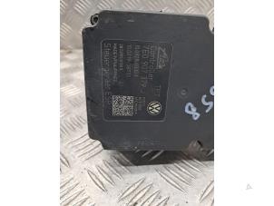 ABS Pumpe van een Volkswagen Transporter T5 2.0 TDI DRF 2013