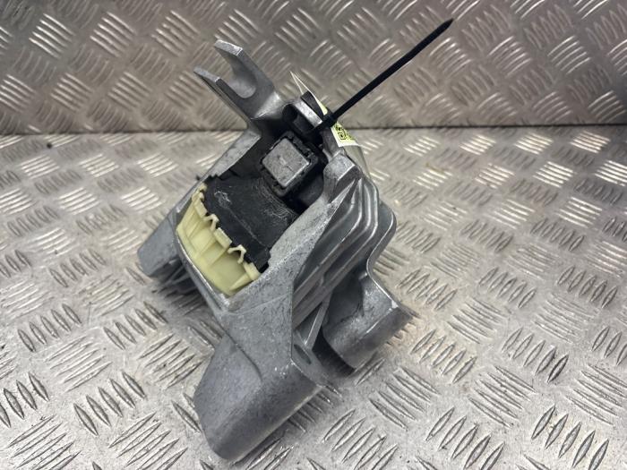 Engine mount from a Fiat Bravo (198A) 1.6 JTD Multijet 120 2009