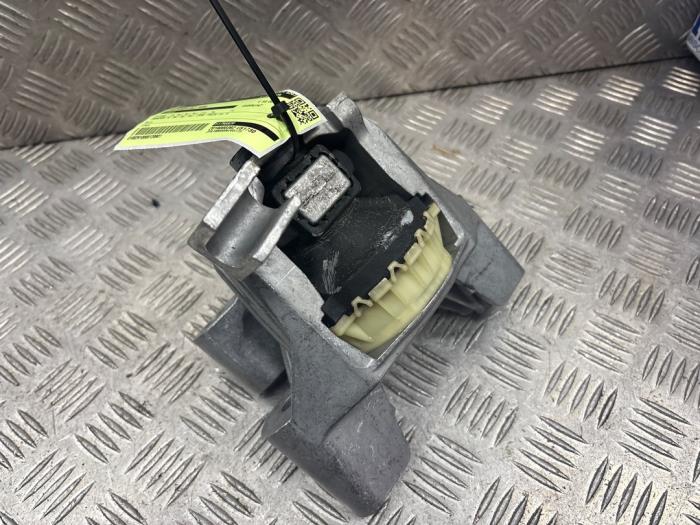 Engine mount from a Fiat Bravo (198A) 1.6 JTD Multijet 120 2009