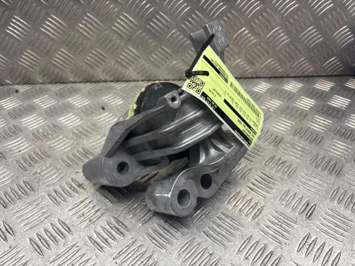 Engine mount from a Fiat Bravo (198A) 1.6 JTD Multijet 120 2009