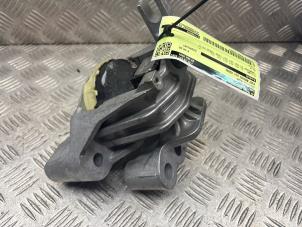 Engine mount from a Fiat Bravo (198A) 1.6 JTD Multijet 120 2009