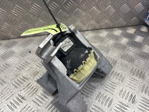 Engine mount from a Fiat Bravo (198A) 1.6 JTD Multijet 120 2009