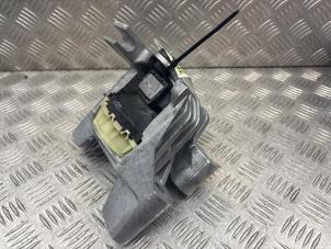Engine mount from a Fiat Bravo (198A) 1.6 JTD Multijet 120 2009