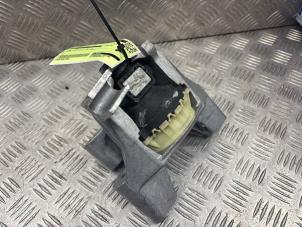 Engine mount from a Fiat Bravo (198A) 1.6 JTD Multijet 120 2009