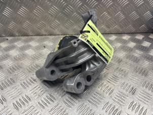 Engine mount from a Fiat Bravo (198A) 1.6 JTD Multijet 120 2009